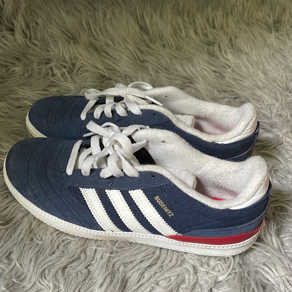 Navy Blue Adidas Busentiz Size 5Y / 7/7.5 Women’s